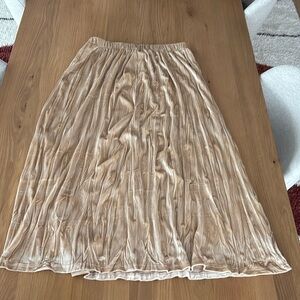 Gold velvet maxi skirt from Lulus size L gently worn